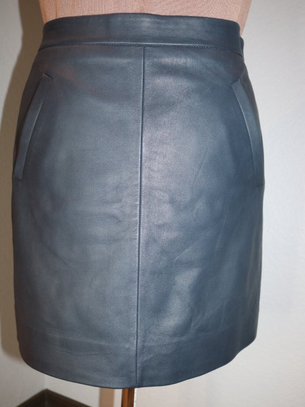 J Crew Navy Blue Genuine Leather Mini Skirt Size 0 XS Pockets Slant Clean Classi